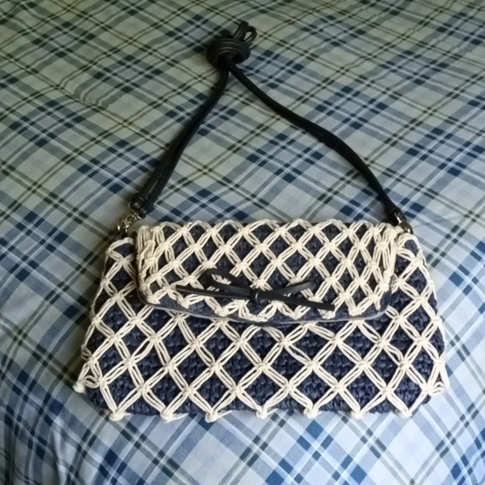 Handbag - Picture 2 of 4